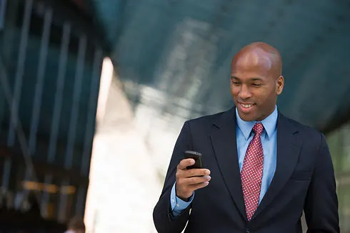 business-people-outdoors-keeping-in-touc